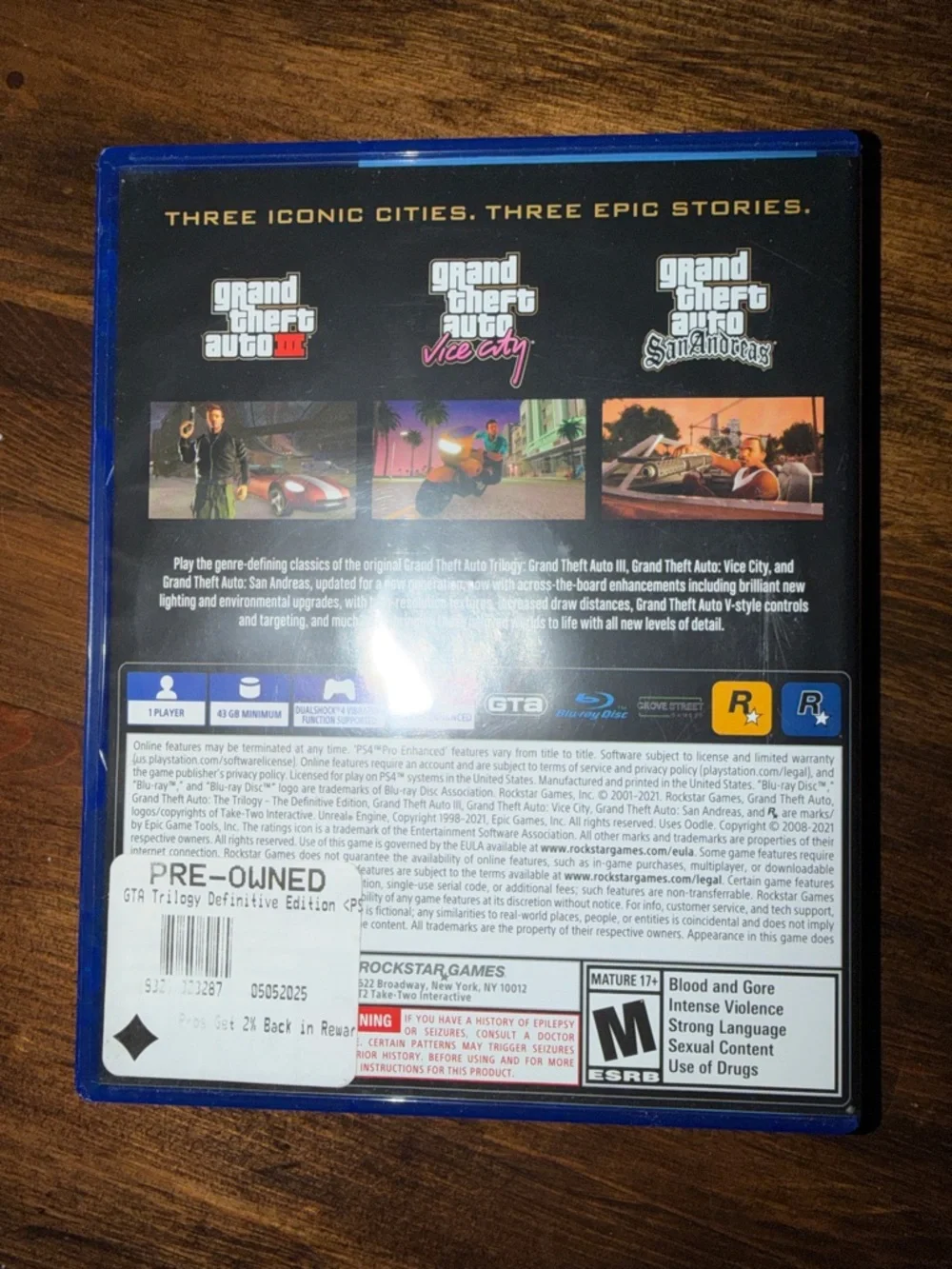 PS4 Grand Theft Auto: The Trilogy - The Definitive Edition (Black/Blue)